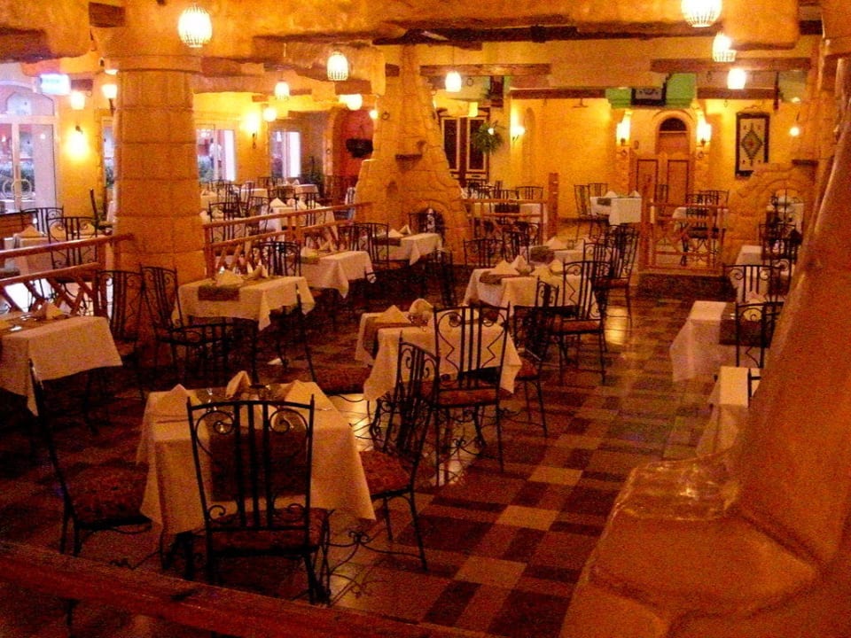 Im Haupt-Restaurant 'Cave du Roi' Pickalbatros Alf Leila Wa Leila Resort - Neverland Hurghada