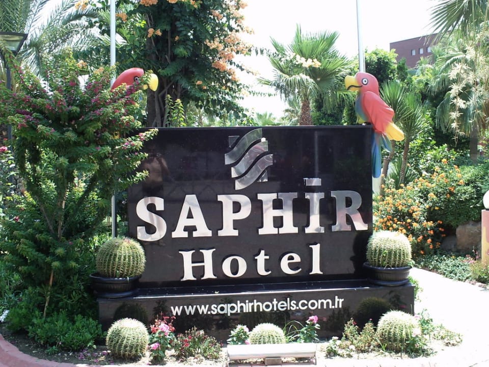 Eingang Saphir Hotel & Villas
