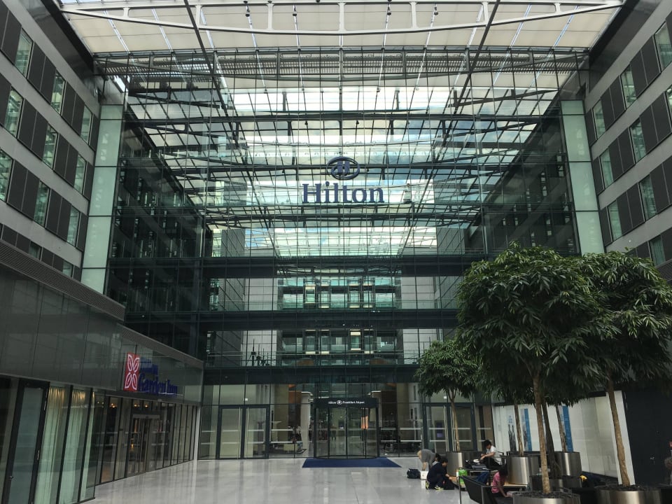 Eingangsbereich Hilton Frankfurt Airport