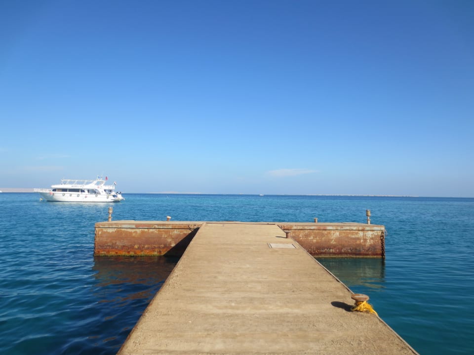 Steg beim Strandrestaurant The Grand Hotel Hurghada