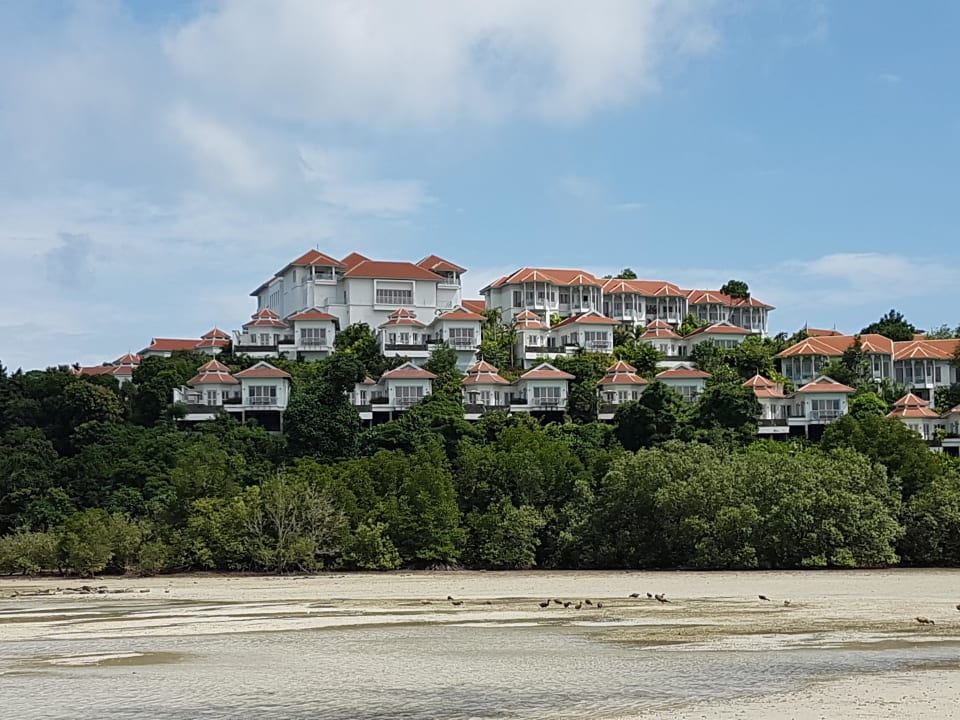 Blick aus der Bucht aufs Resort Amatara Welleisure Resort