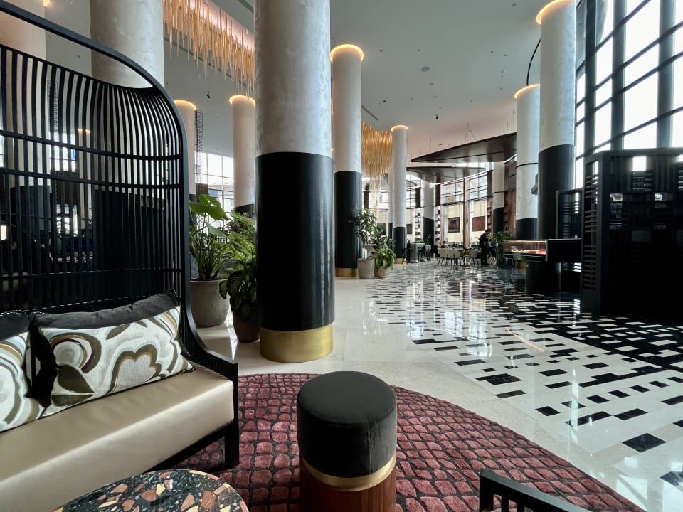Lobby Paragraph Freedom Square, a Luxury Collection Hotel