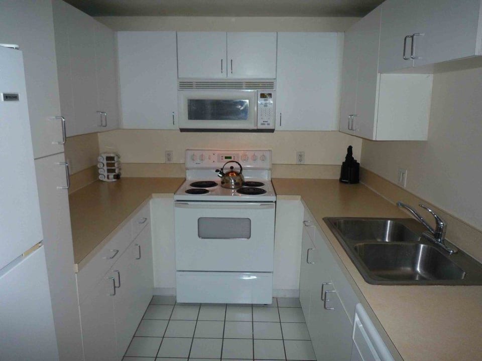 Küche/links Eingang/rechts Wohnzimmer Fortune House Hotel Suites