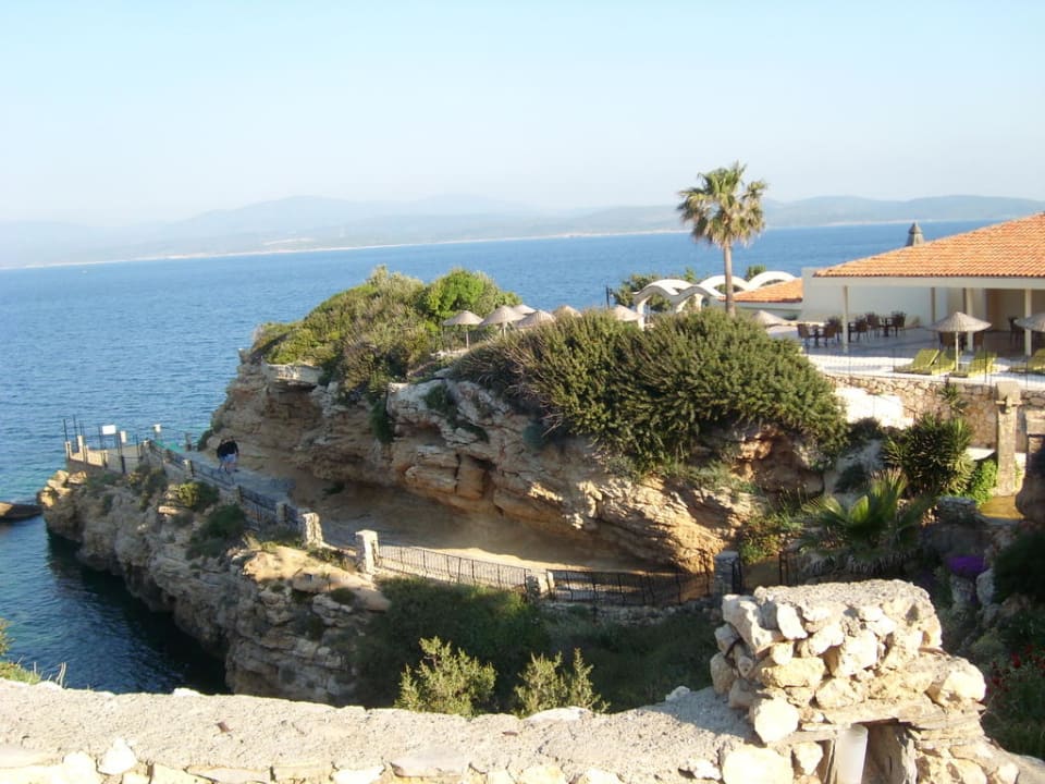 Malerischer Weg zur Außen-Showbühne Club Resort Atlantis