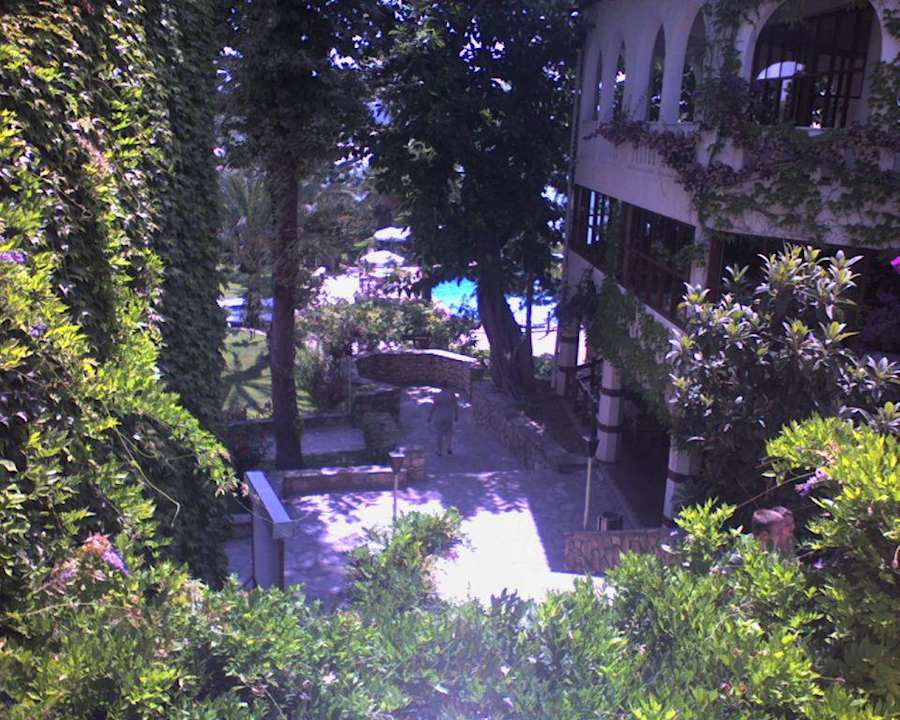 Aussicht von der Rezeption runter zum Poolbereich. Alara Hotel