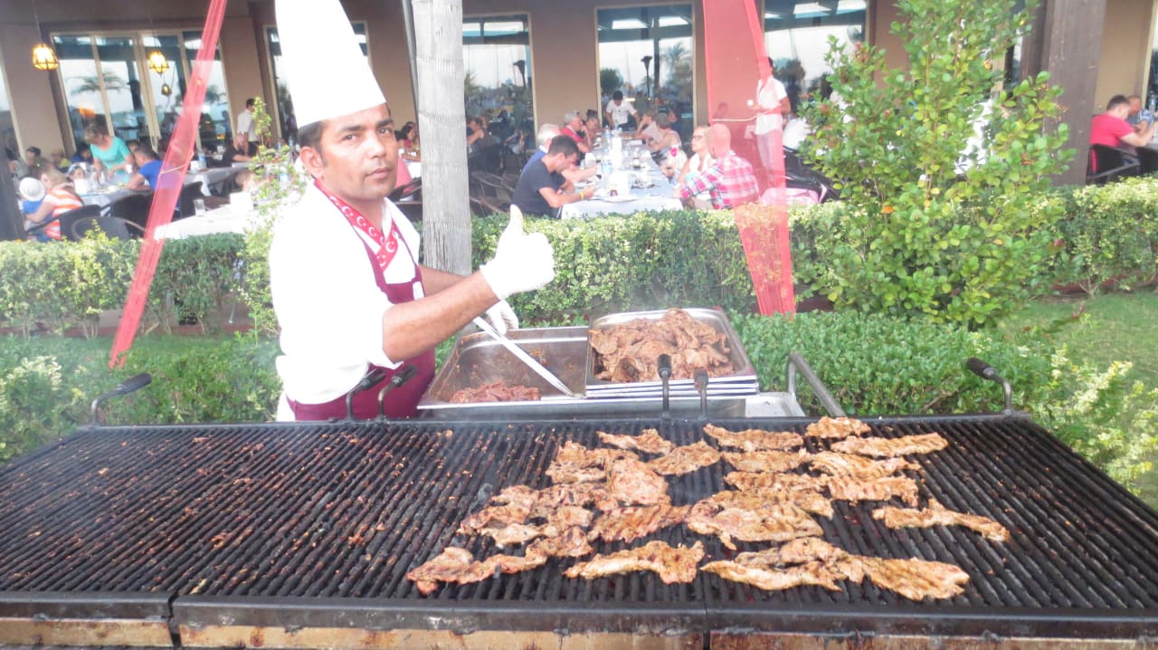 Grill beim Abendessen Long Beach Alanya