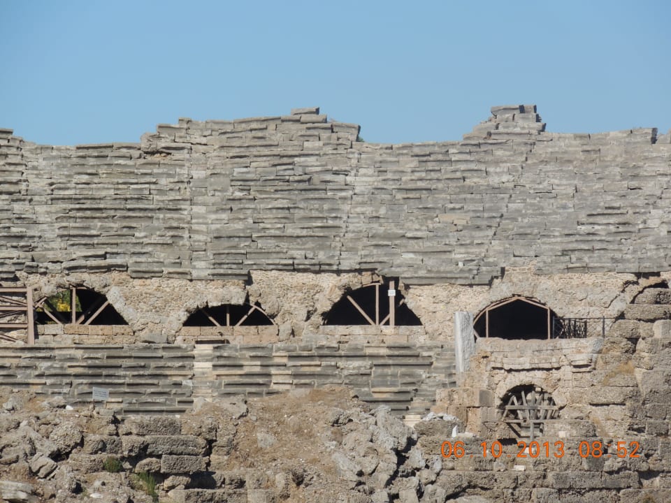 Antike Theater Can Garden Beach