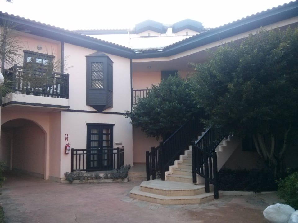 Bungalow von aussen Starlight Resort Hotel