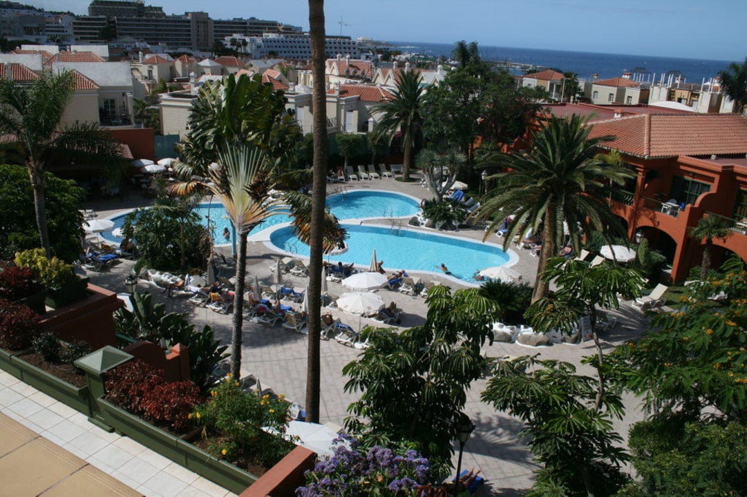 Blick auf die Poolanlage Adrián Hoteles Colón Guanahaní - Adults only