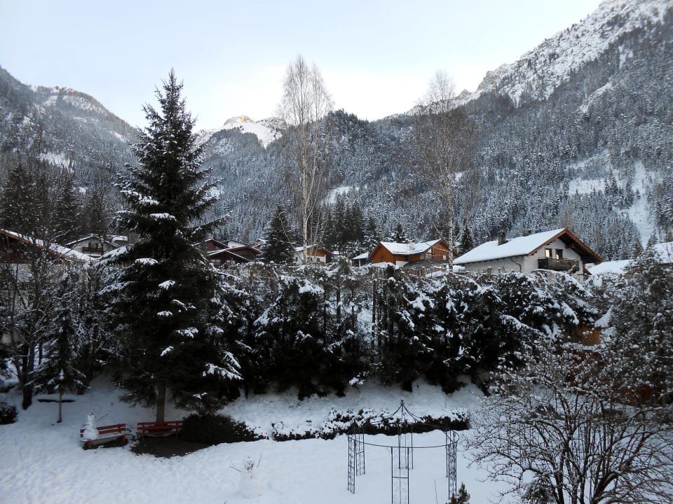 Vom Zimmer in Garten Alpenhotel Edelweiss
