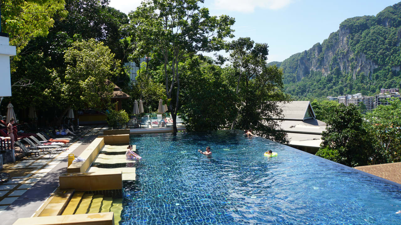 Pool Avani Ao Nang Cliff Krabi Resort