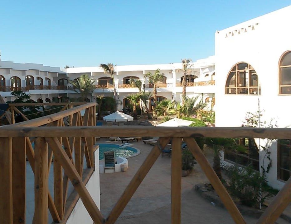 Blick Terrasse auf Pool-/Gartenanlage Hotel Red Sea Relax Resort