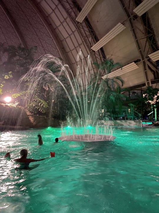 Pool Tropical Islands Resort