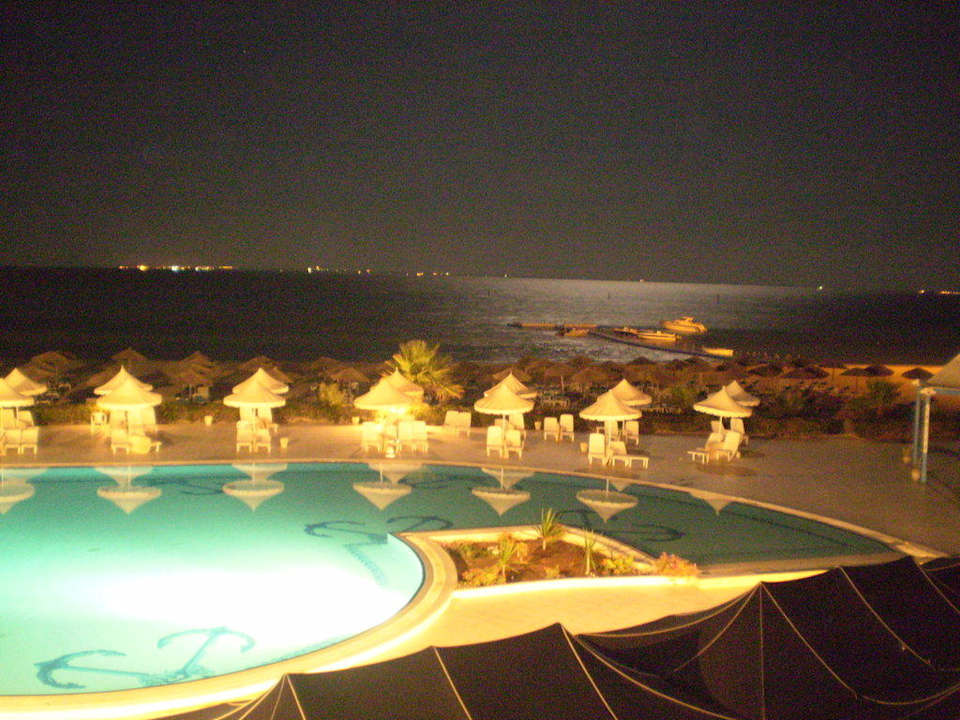 Poolanlage am Abend Hotel Bravo Djerba