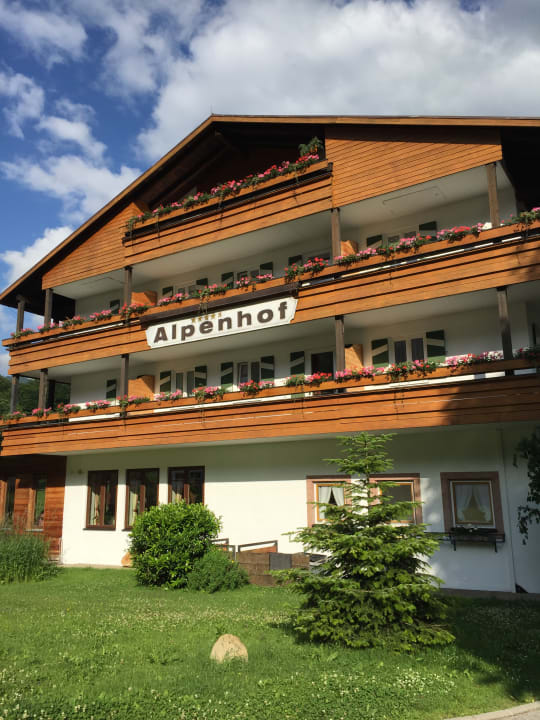 Außenansicht Alm- & Wellnesshotel Alpenhof