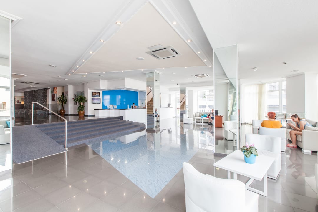 Lobby BLUESEA Lagos de Cesar
