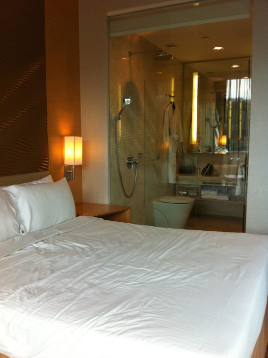 Blick vom Schlafbereich aufs Badezimmer The Robertson House by the Crest Collection