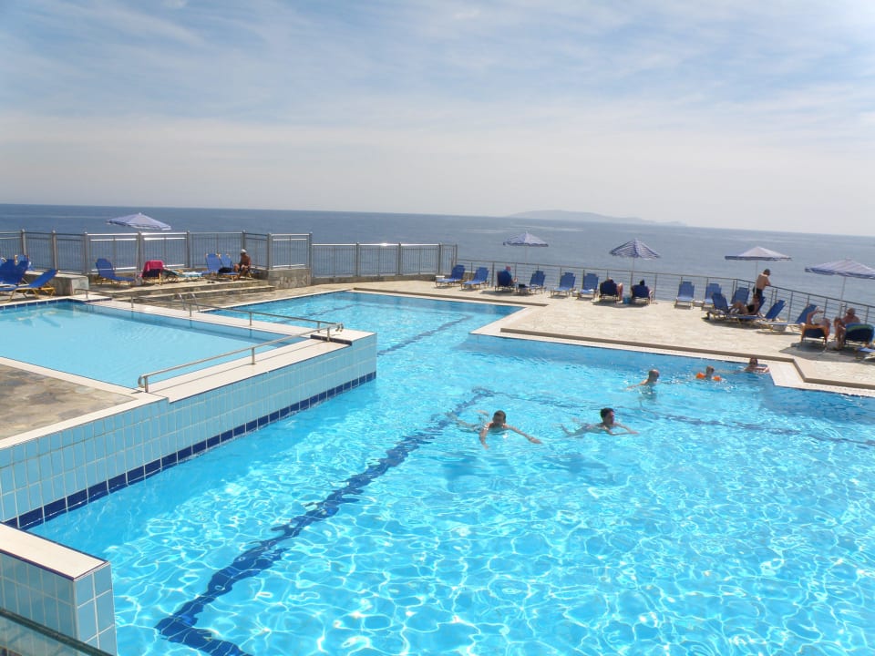 BASEN ZE SŁONA WODĄ Peninsula Resort & Spa