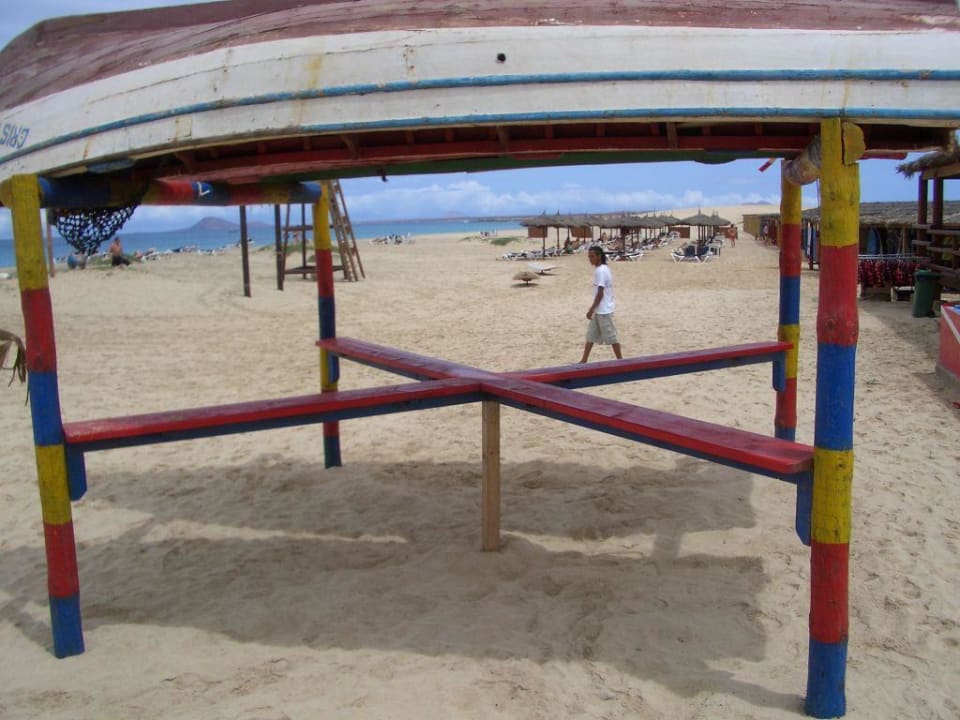 Schattenspender an der Strandbar Hotel Riu Funana