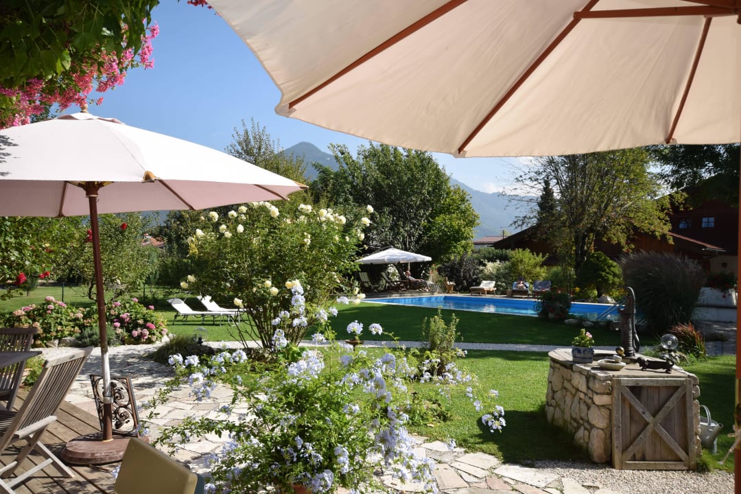 Gartenanlage mit Pool Ferienwohnung Gamsei