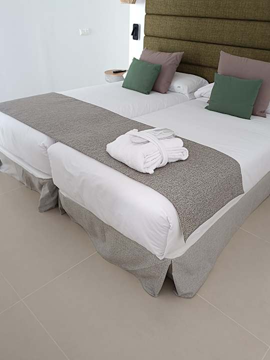 Zimmer HL Miraflor Suites Hotel