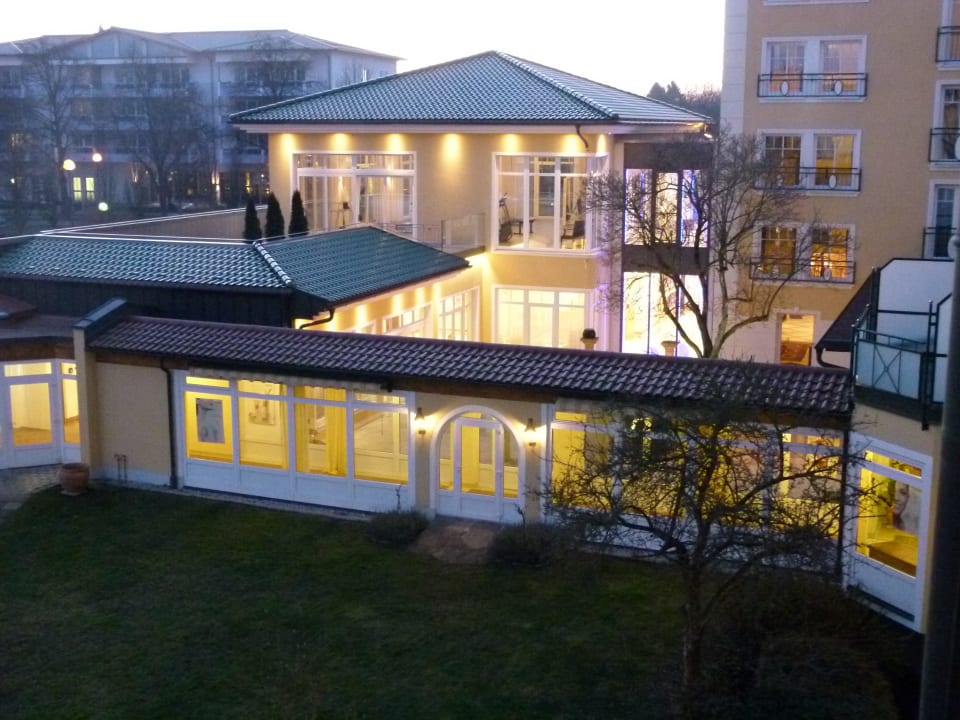 Im Hintergrund Fitnesscenter auf 1.Etage Kurhotel Zink