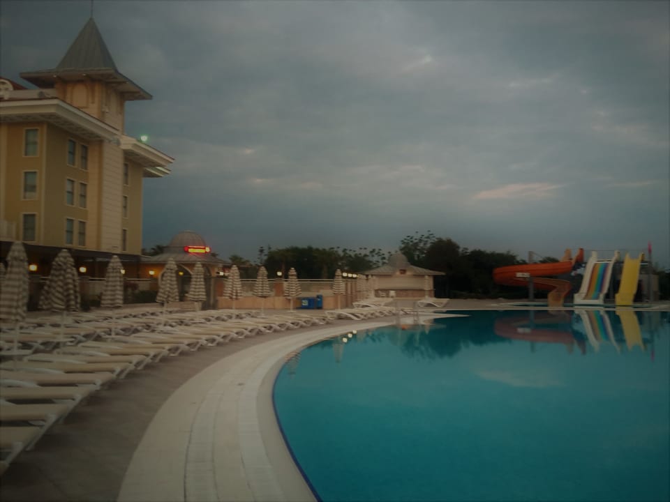Pool Side Star Resort