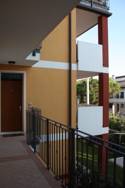 Eingang zu einer der Wohnungen Residence Garda Palace