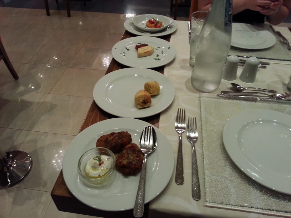 A la Carte Restaurant Grand Hotel Holiday Resort