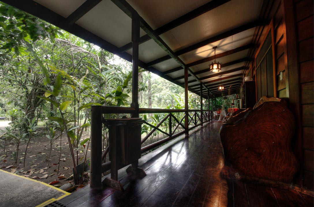 Terrasse am Restaurant Evergreen Lodge Tortuguero