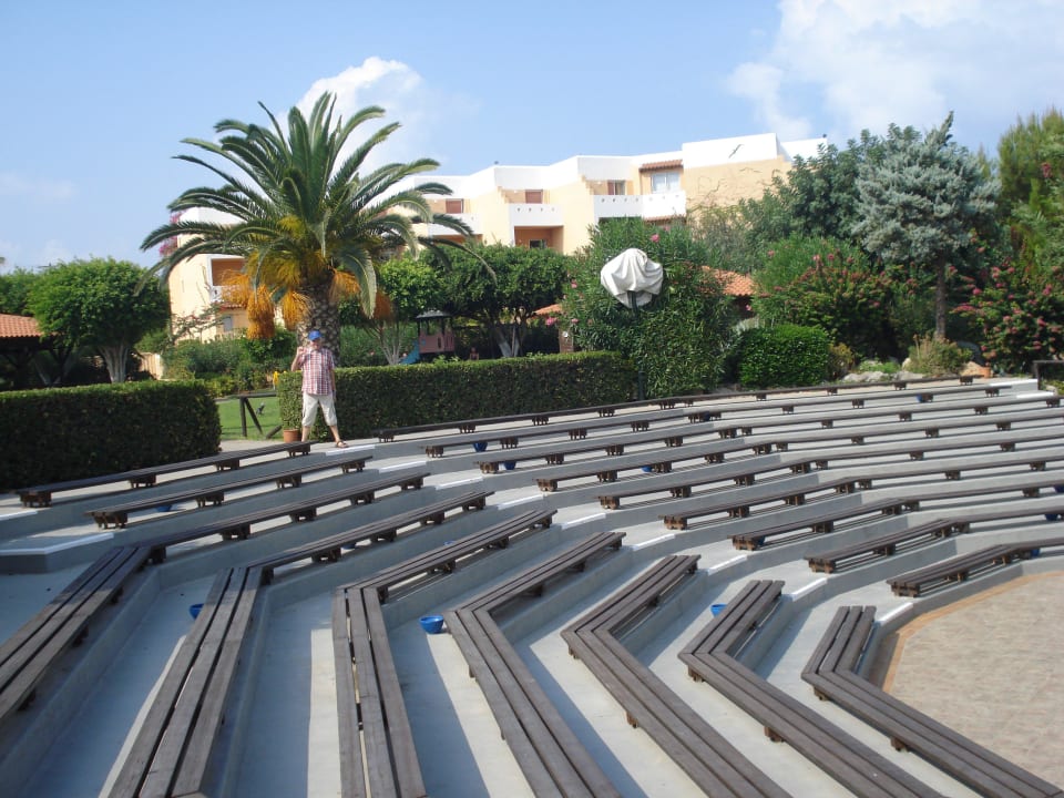 Amphitheater für die Abendunterhaltung Anissa Beach & Village