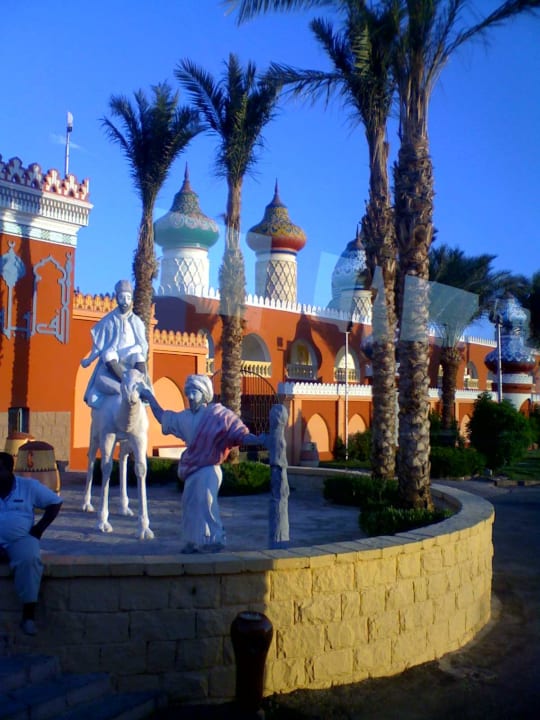 Eingang des Hotels Pickalbatros Alf Leila Wa Leila Resort - Neverland Hurghada