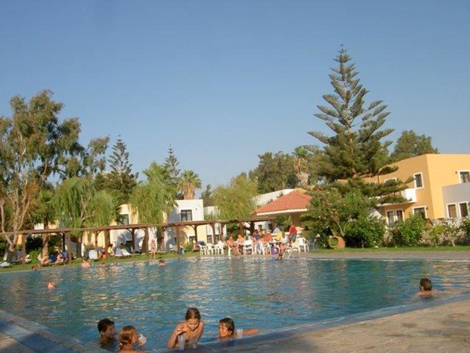 Blick auf die Poolbar Atlantica Marmari Beach