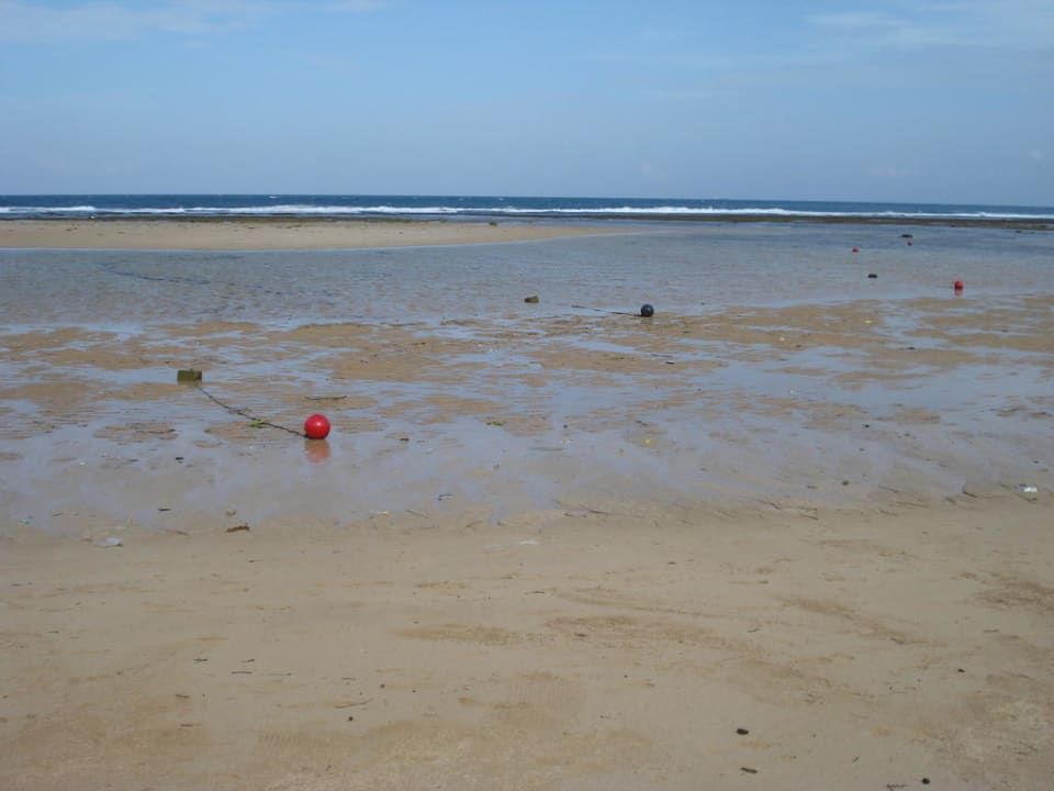 Strand am Nachmittag bei Ebbe Ayodya Resort Bali