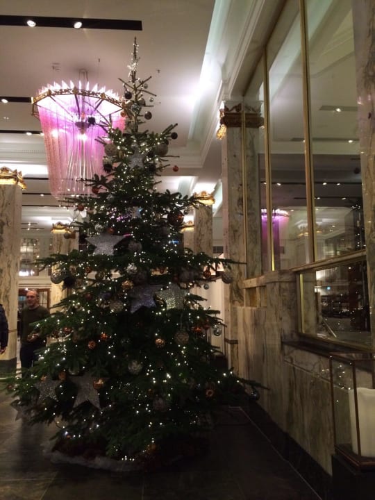 Eingangsbereich Reichshof Hamburg