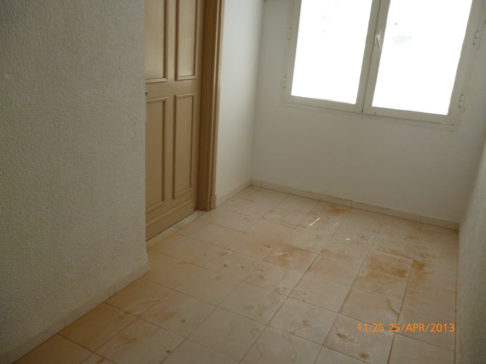 Vom Nachbarzimmer,Dreck ohne Ende,Reinigung mangel Hotel El Mouradi Djerba Menzel