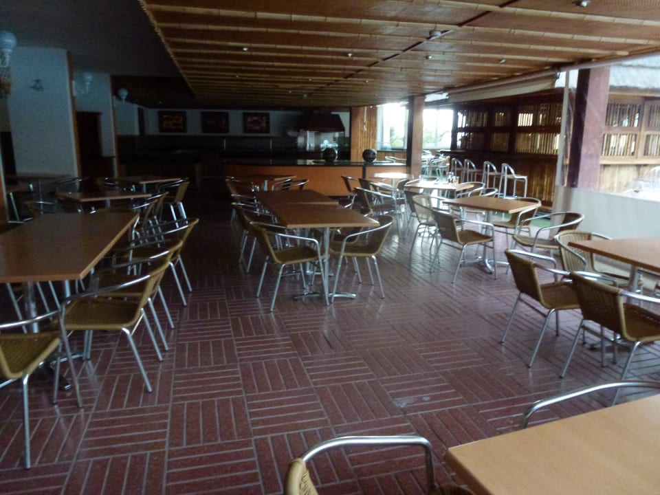 Plätze im Poolbarbereich allsun Hotel Lucana