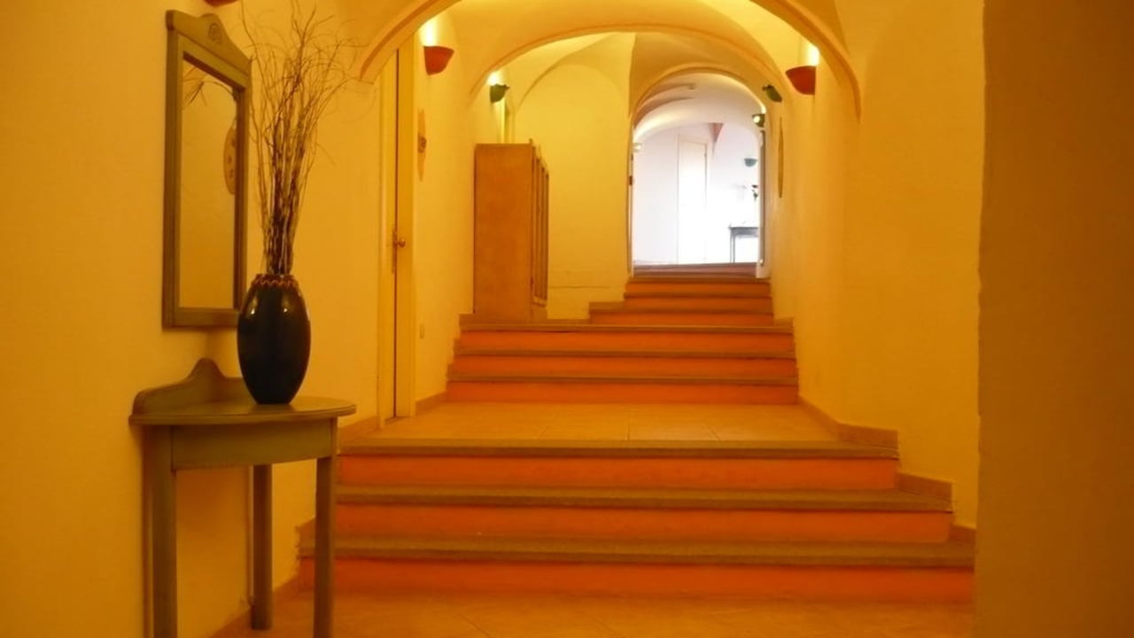 Im Treppenhaus Hotel Li Graniti