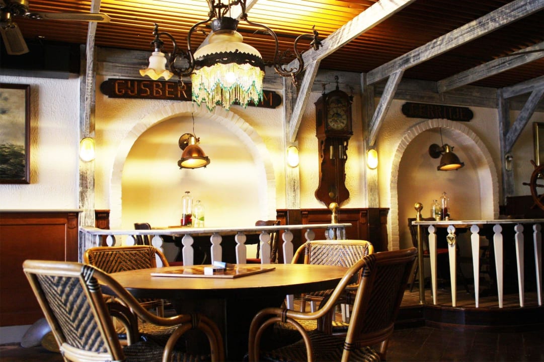 Breakfastroom and lounge Hotel Loodsmans Welvaren