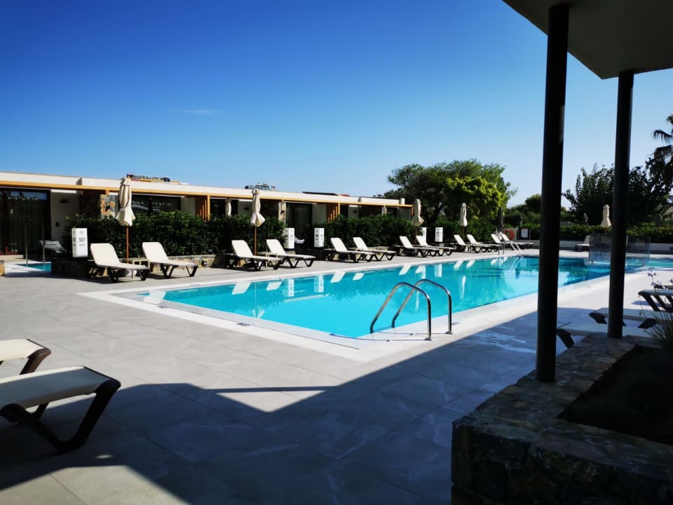 Pool Petousis Hotel & Suites