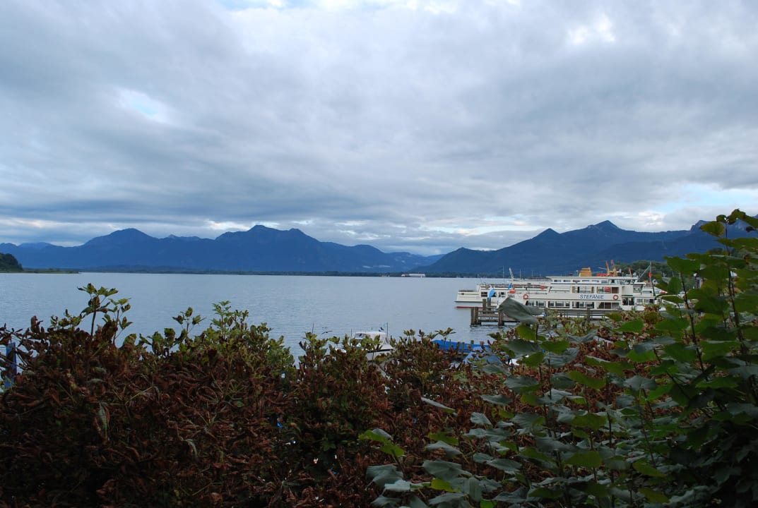 Ausblick vom Balkon: Hafen und See 7 Zimmer am See