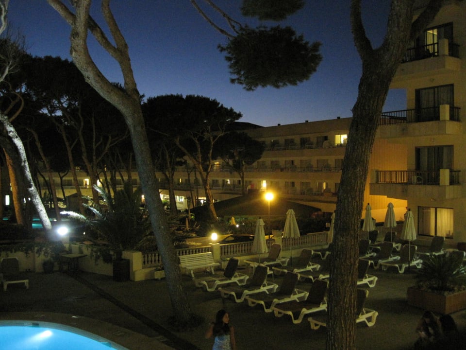 Außenbereich bei Nacht Hotel Bella Playa & Spa
