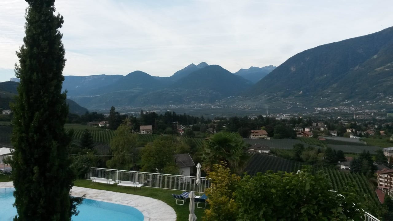 Blick vom Zi-Balkon Haus Etschblick Schenna Resort Hotel Schwefelbad