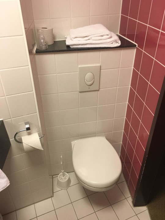 WC B&B Hotel Düsseldorf-Airport