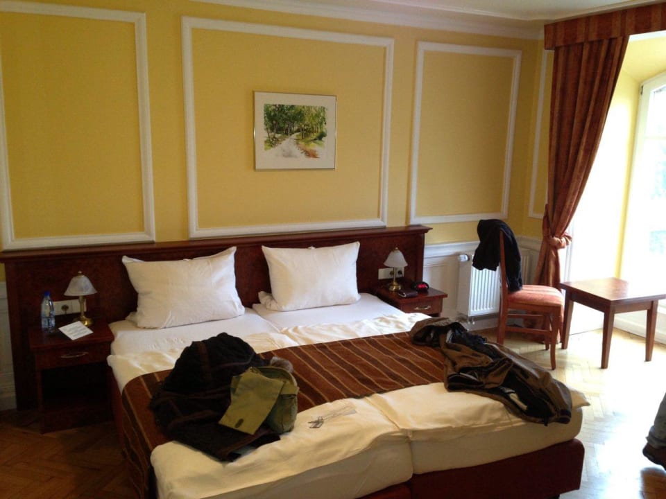 Zimmer im Haupthaus des Schlosses Hotel Château de Pourtalès