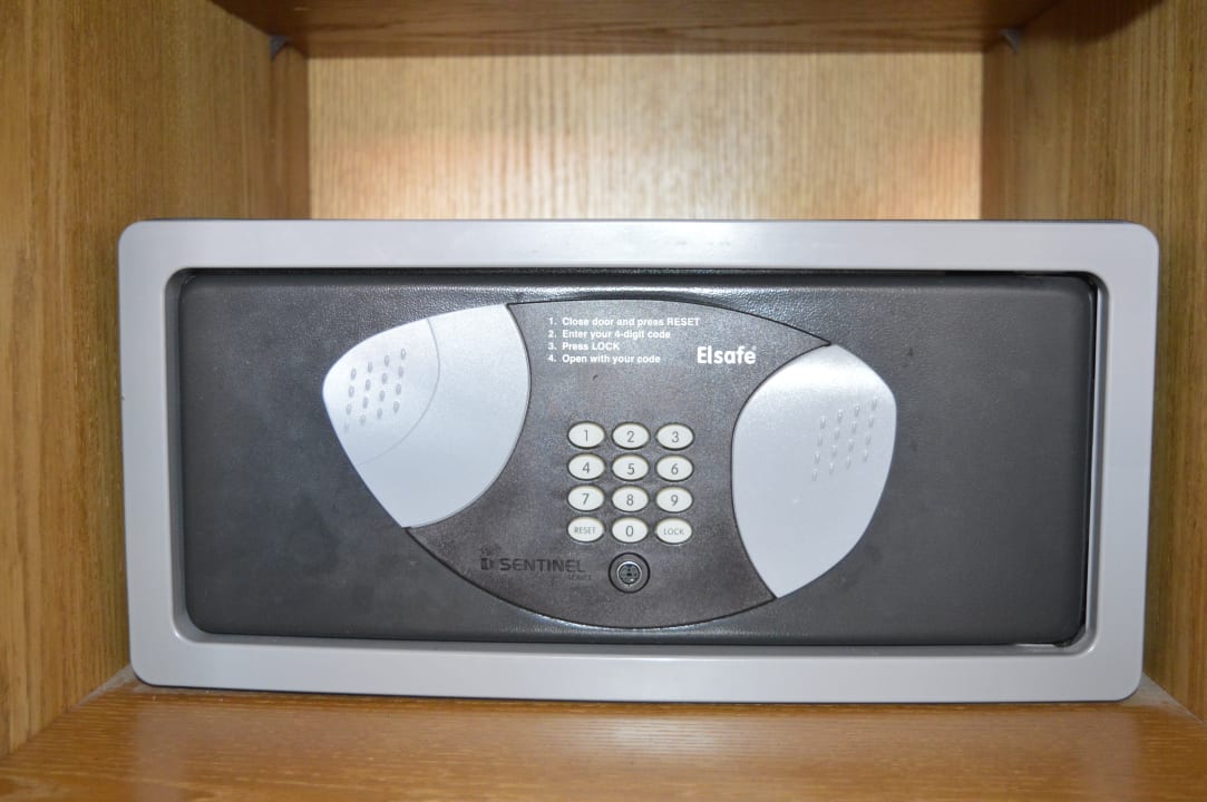 Zimmer JA Palm Tree Court