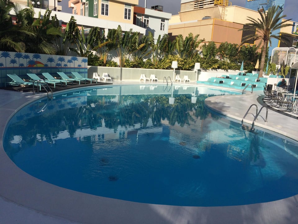 Pool Hotel Gold by Marina