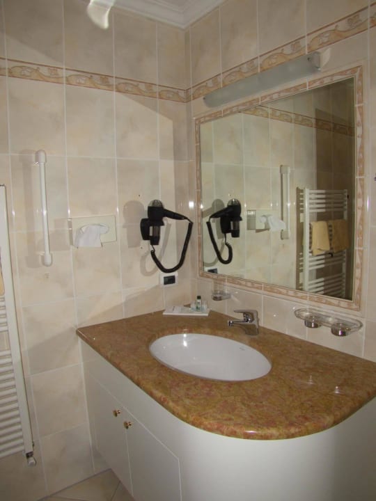 Badezimmer Garni-Hotel La Bercia