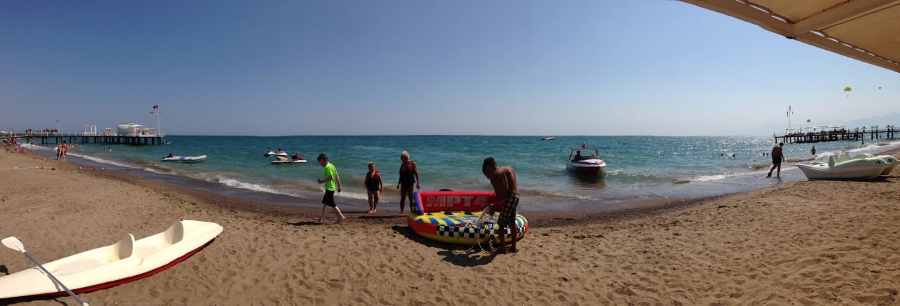 Beim Wassersport-Zentrum Royal Wings Hotel