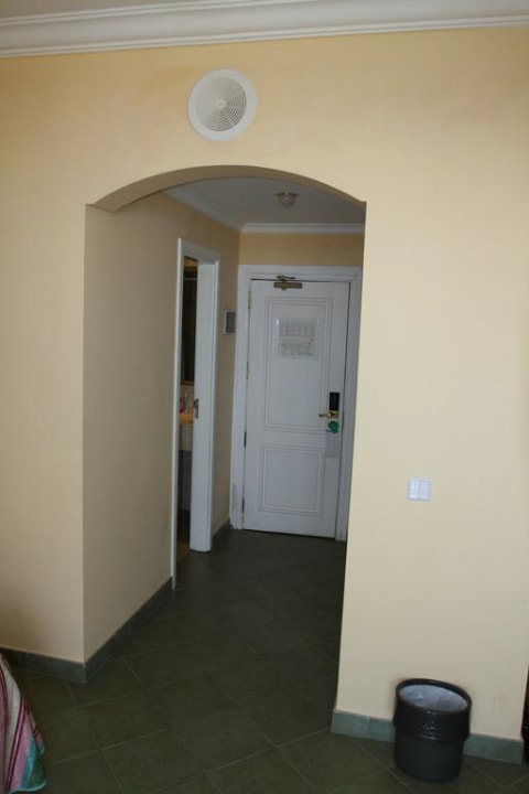 Zimmerflur und Bad Abora Buenaventura by Lopesan Hotels